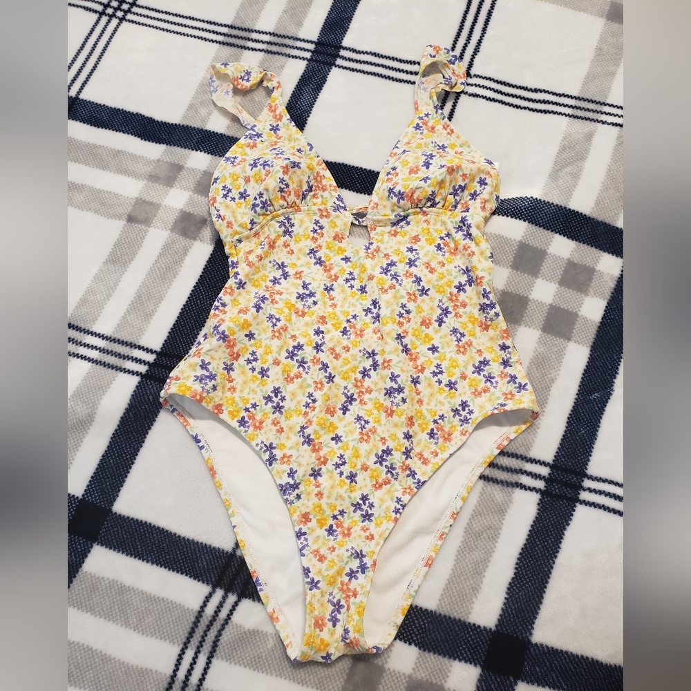 Shade & Shore 1 piece swimsuit size small white flower pattern